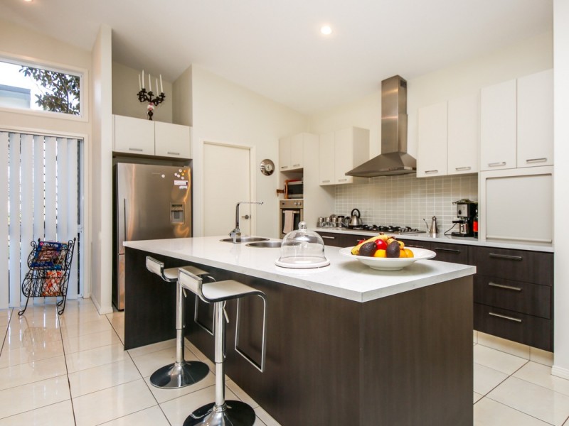 6 Cherry Court, Coomera QLD 4209