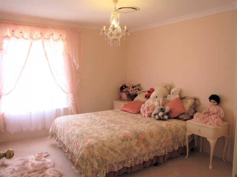 6 Rhodes Place, Jarrahdale WA 6124