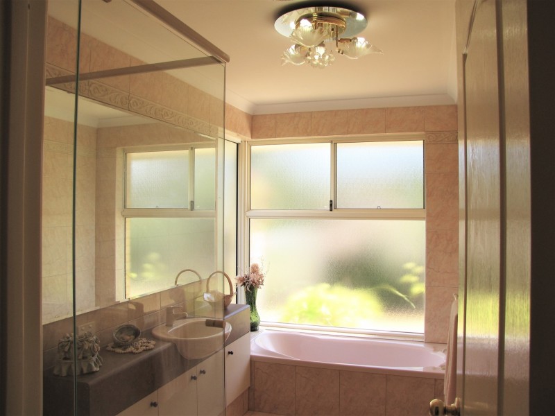 6 Rhodes Place, Jarrahdale WA 6124