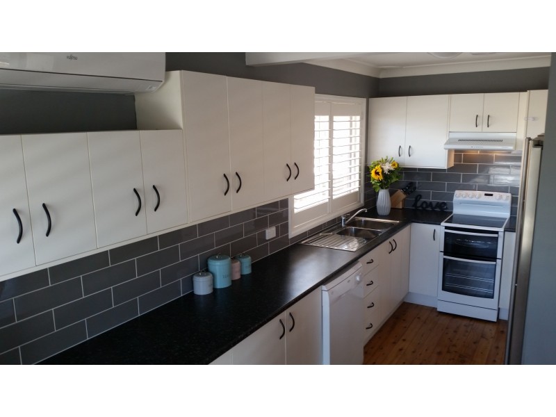 16 Maxwell Avenue, Gorokan NSW 2263