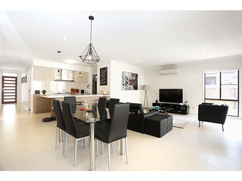 8 Oakover Avenue, Ormeau Hills QLD 4208