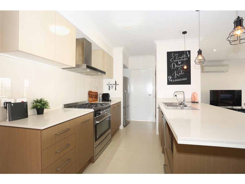 8 Oakover Avenue, Ormeau Hills QLD 4208