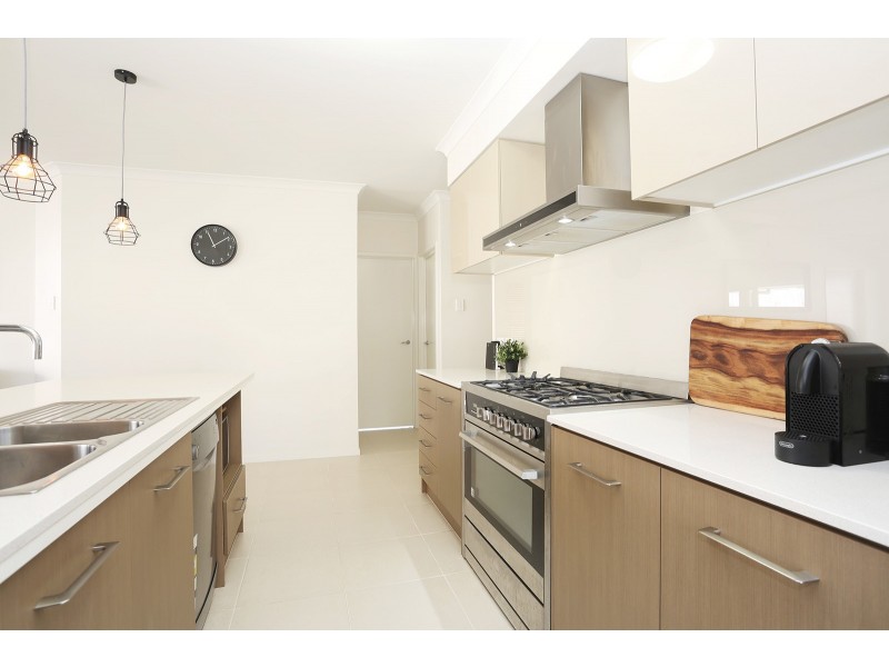 8 Oakover Avenue, Ormeau Hills QLD 4208