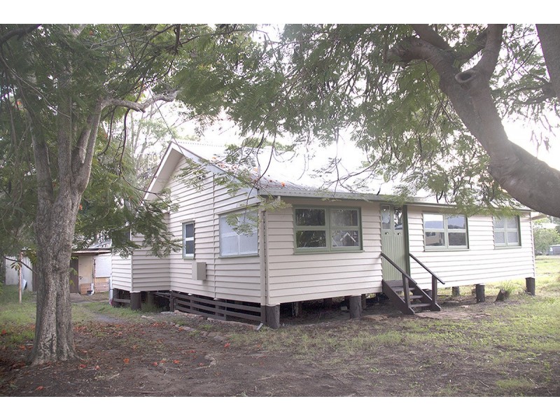 220 Cypress Street, Urangan QLD 4655