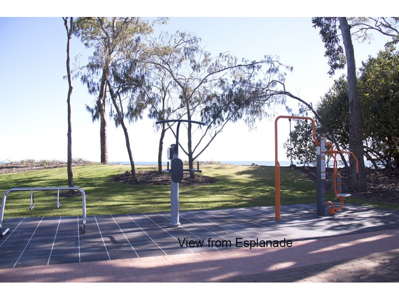 220 Cypress Street, Urangan QLD 4655