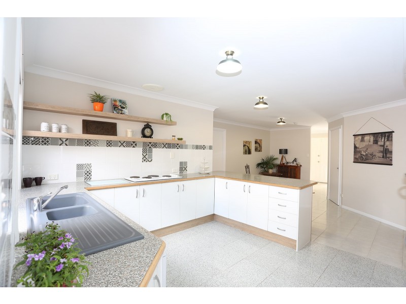 37 Captain Cook Close, Arundel QLD 4214