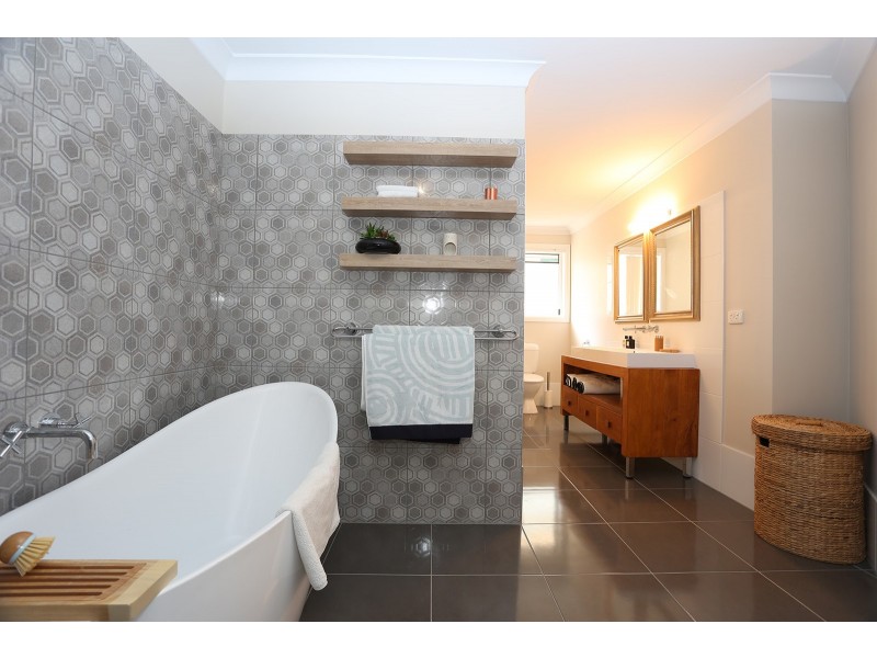 37 Captain Cook Close, Arundel QLD 4214