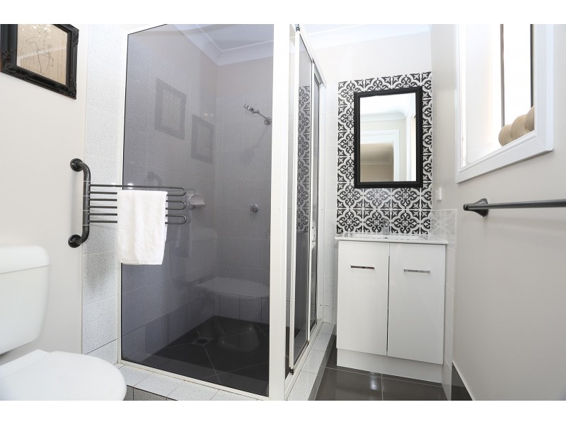 37 Captain Cook Close, Arundel QLD 4214