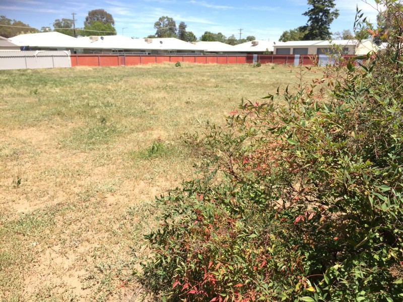 58-60 Inglis st, Lake Albert NSW 2650