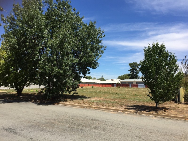 58-60 Inglis st, Lake Albert NSW 2650