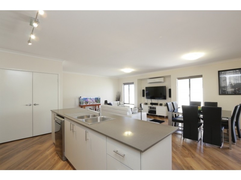 6A Oakleigh Pass, Harrisdale WA 6112