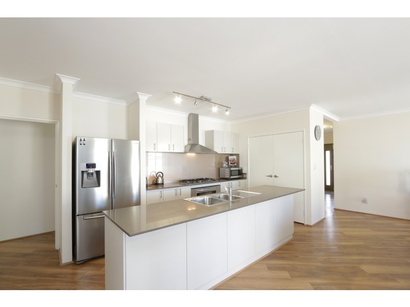 6A Oakleigh Pass, Harrisdale WA 6112