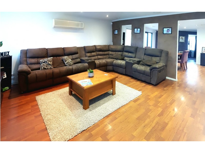 35 Clifton Park Drive, Carrum Downs VIC 3201