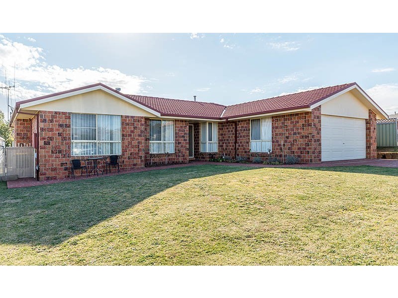 11 Wisteria Place, Orange NSW 2800