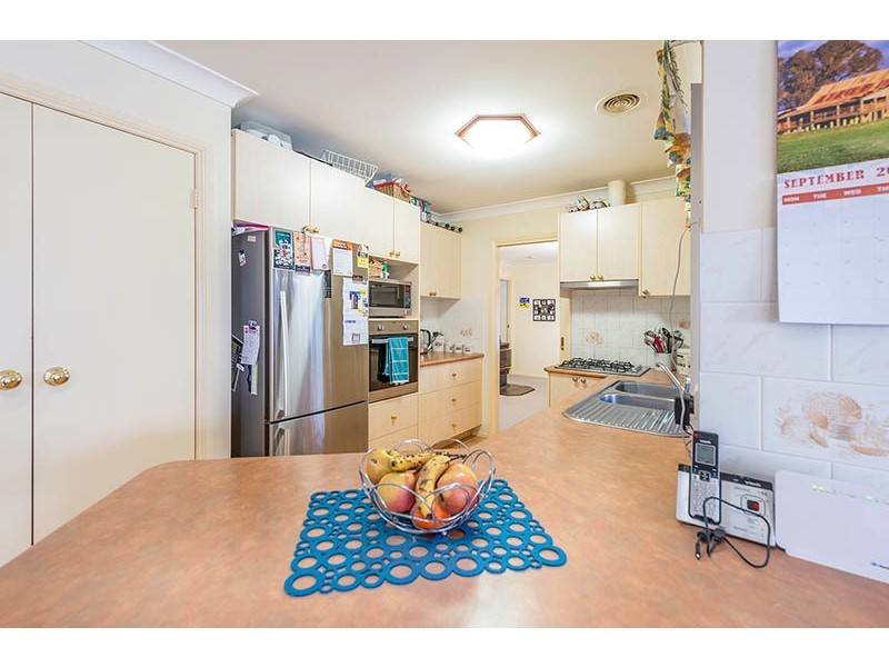 11 Wisteria Place, Orange NSW 2800
