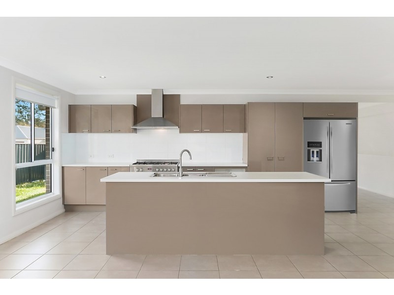 8 Somerset Avenue, South Nowra NSW 2541