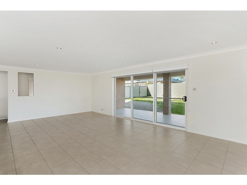 8 Somerset Avenue, South Nowra NSW 2541