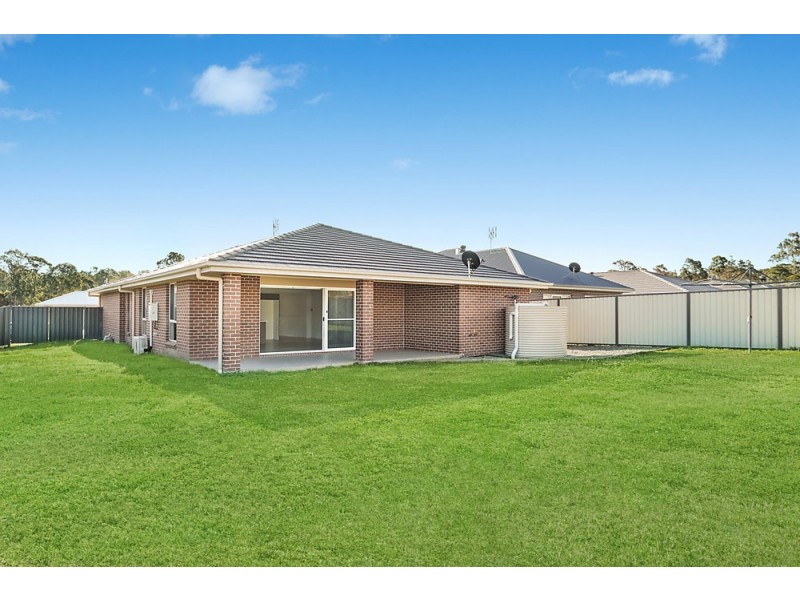 8 Somerset Avenue, South Nowra NSW 2541