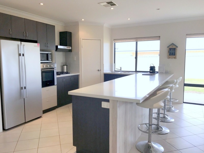 7 Parakeet Bend, Jurien Bay WA 6516