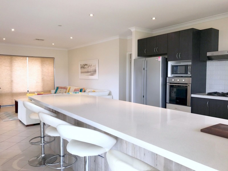 7 Parakeet Bend, Jurien Bay WA 6516