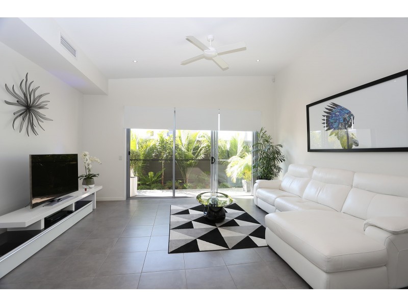 6/11 Grant Avenue, Hope Island QLD 4212