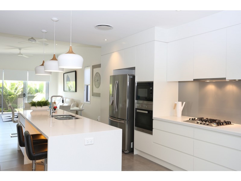 6/11 Grant Avenue, Hope Island QLD 4212