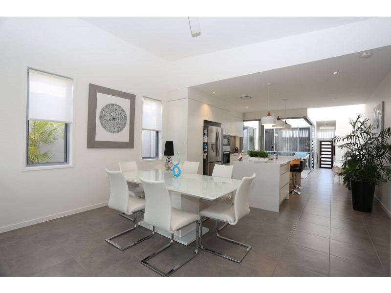 6/11 Grant Avenue, Hope Island QLD 4212