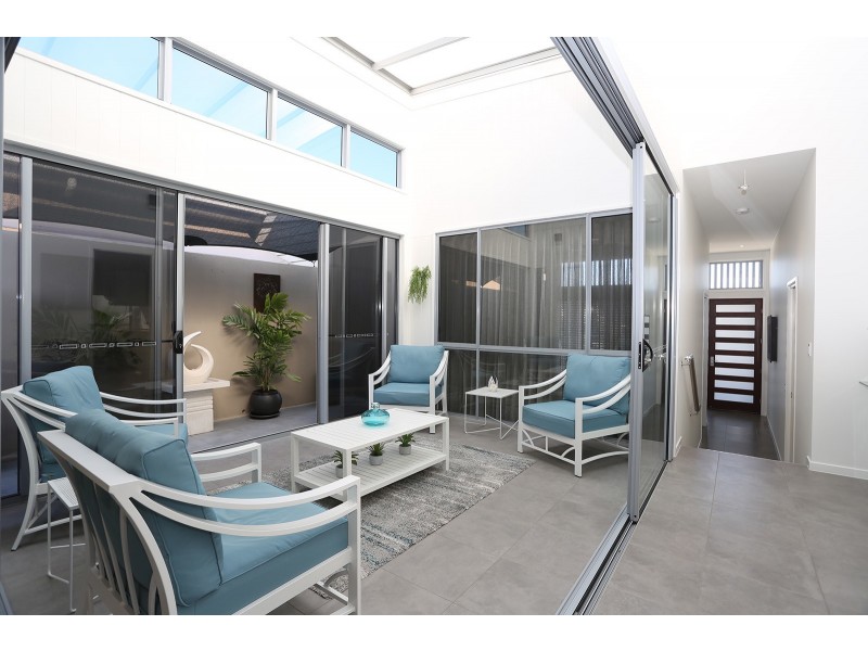 6/11 Grant Avenue, Hope Island QLD 4212