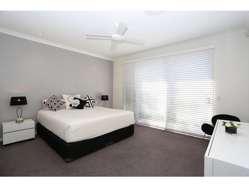 6/11 Grant Avenue, Hope Island QLD 4212