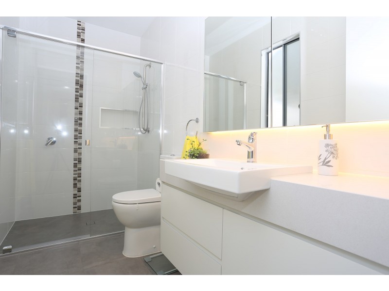 6/11 Grant Avenue, Hope Island QLD 4212