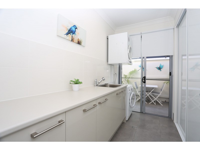 6/11 Grant Avenue, Hope Island QLD 4212