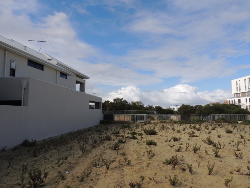 28 Lucretia Circle, North Coogee WA 6163