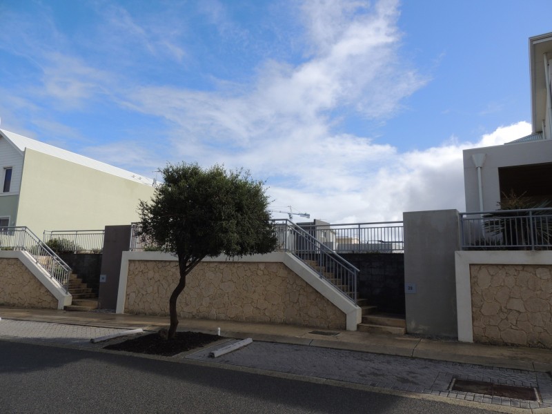 28 Lucretia Circle, North Coogee WA 6163