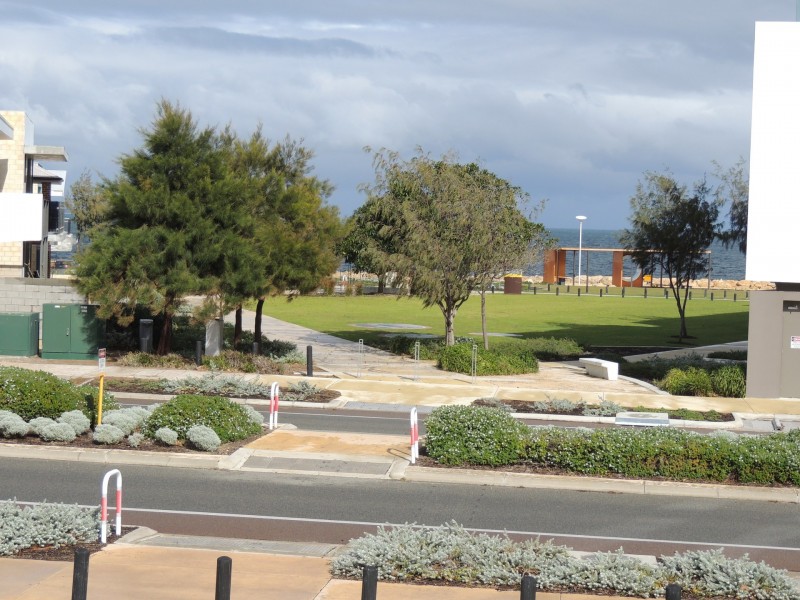 28 Lucretia Circle, North Coogee WA 6163