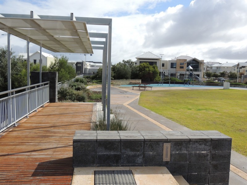 28 Lucretia Circle, North Coogee WA 6163