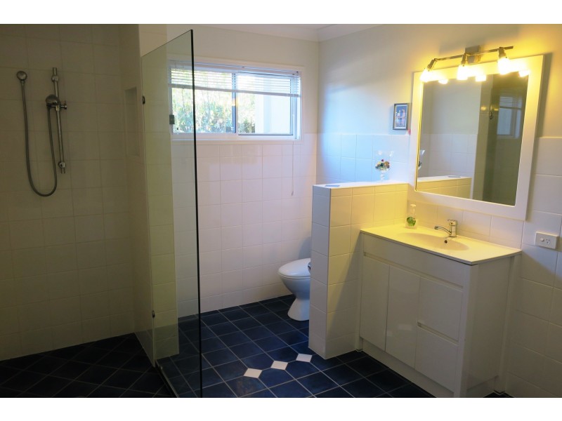 5 Fourth Avenue, Scarborough QLD 4020