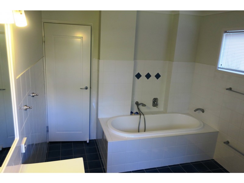5 Fourth Avenue, Scarborough QLD 4020