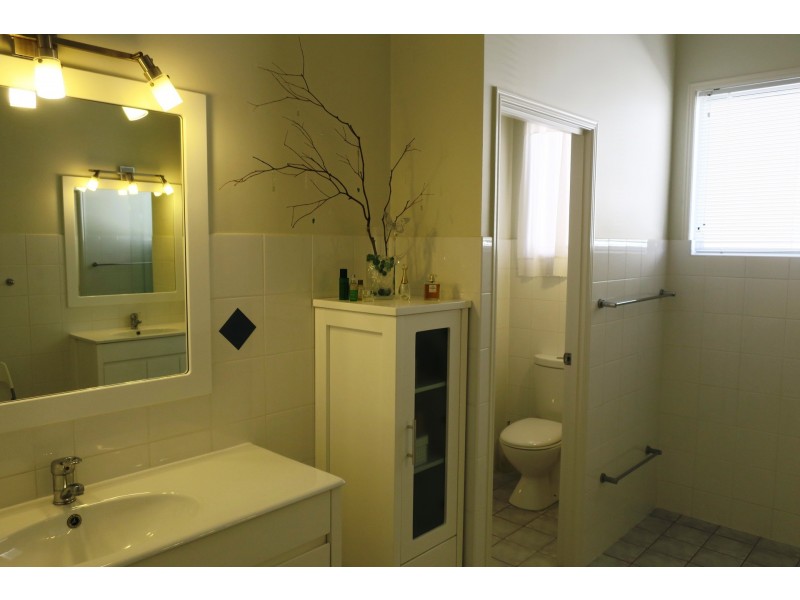 5 Fourth Avenue, Scarborough QLD 4020
