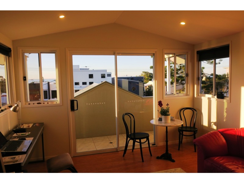 5 Fourth Avenue, Scarborough QLD 4020
