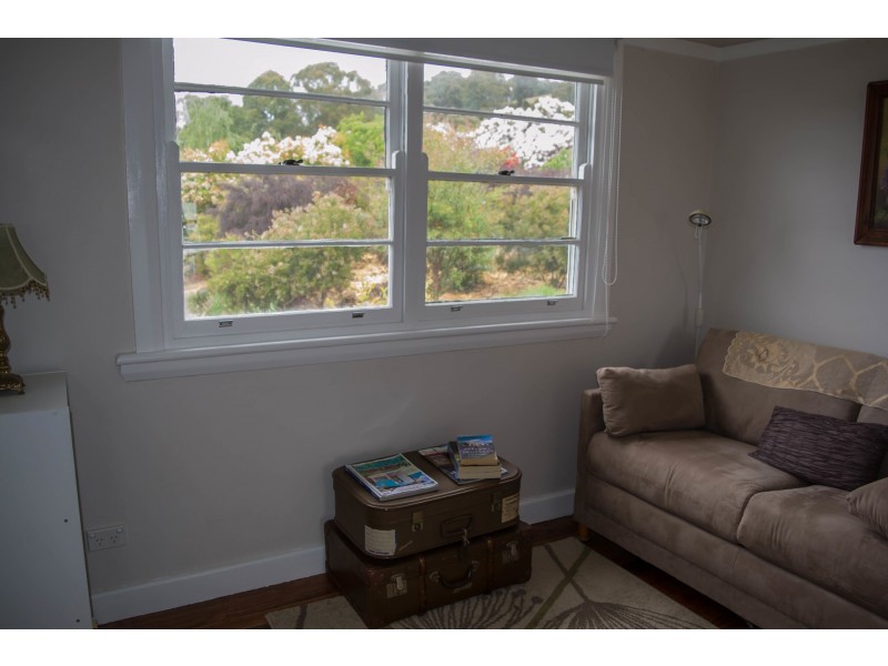 34 Sunnyside Avenue, Batlow NSW 2730