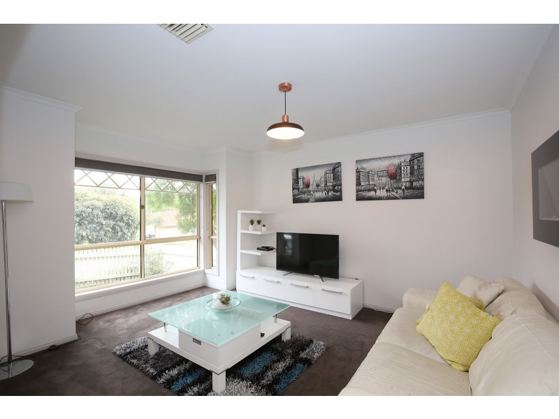 2 Railway Road, Eltham VIC 3095