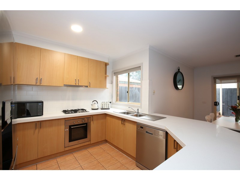 2 Railway Road, Eltham VIC 3095