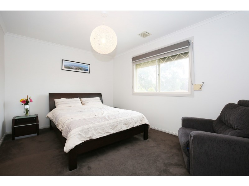 2 Railway Road, Eltham VIC 3095