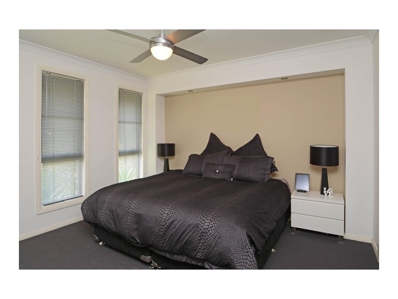 30 Ridgemont Avenue, Cameron Park NSW 2285