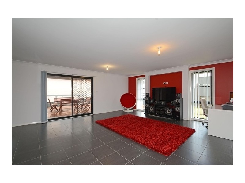 30 Ridgemont Avenue, Cameron Park NSW 2285