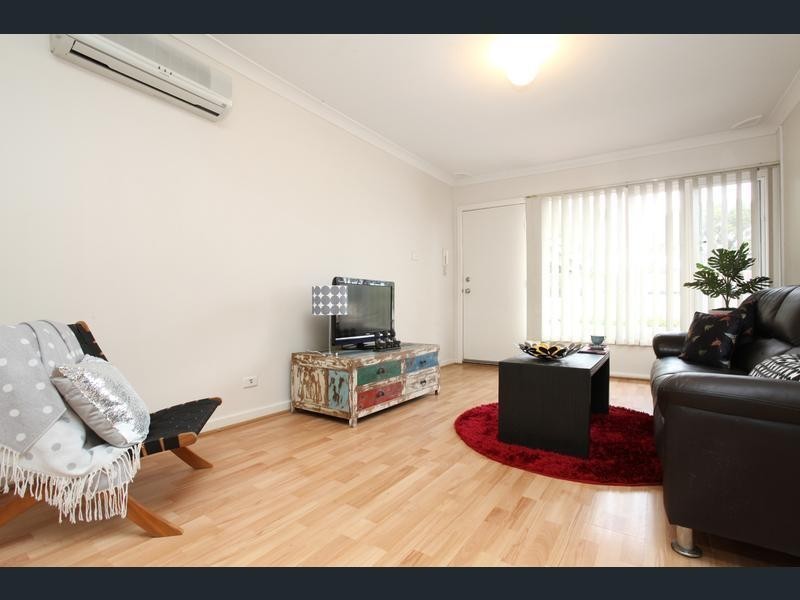 21/74 Amberton Ave, Girrawheen WA 6064