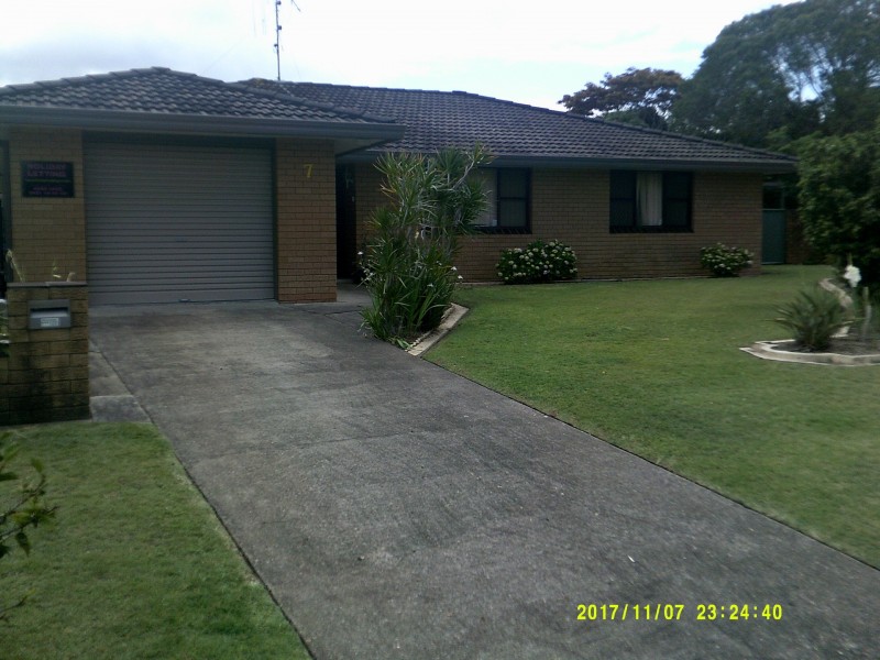 7 Endeavour Court, Forster NSW 2428