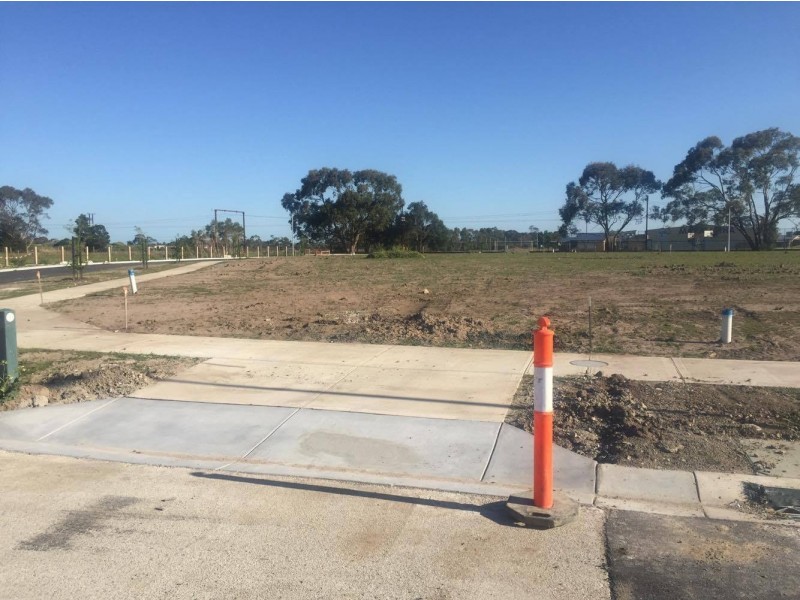 16 Ruben Street, Officer VIC 3809