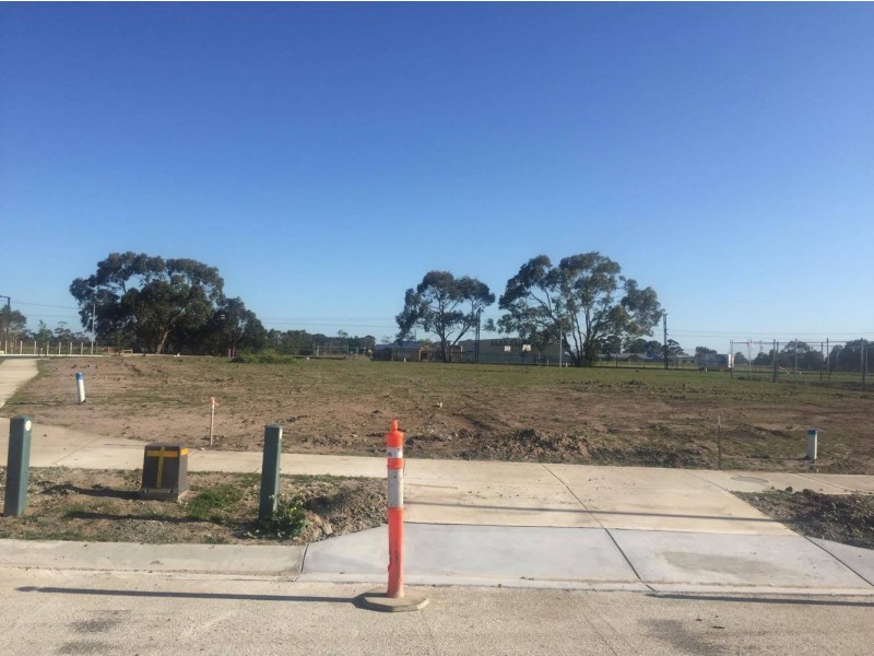 16 Ruben Street, Officer VIC 3809