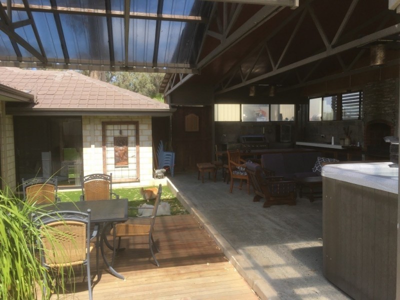 7 Bookara view, Lakelands WA 6180